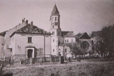 Die zerstörte Herz-Jesu-Kirche von Amstetten. (Foto: Stadtarchiv Amstetten)