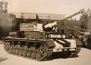 Der 100. Panzer vom Typ "Panzer IV", der in St. Valentin gefertigt wurde. (Foto: Stadtarchiv St. Valentin)