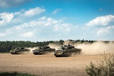 Schützenpanzer "Ulan" überwachen die Umgebung. (Foto: Rainer Zisser)