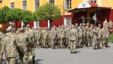 Kadetten treten an und marschieren zu den einzelnen Ausbildungsstätten. (Foto: RedTD/Barthou)