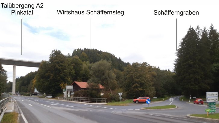 Das Wirtshaus Schäffernsteg an der Enge vor dem Eintritt in das Becken von Friedberg/Pinggau; Blickrichtung Nordwest. (Foto: Jörg Aschenbrenner)