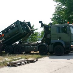 Abstellen der mContTA 10 m³ zur Vorbereitung einer Bootsbetankung. (Foto: Heereslogistikschule/Thomas Perthold)