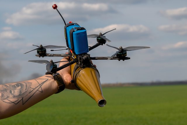 Das am häufigsten verwendete Wirkmittel für FPV-Drohnen im Ukraine-Krieg ist der Gefechtskopf einer RPG-7. (Foto:  armyinform.com.ua; CC BY-SA 4.0) 