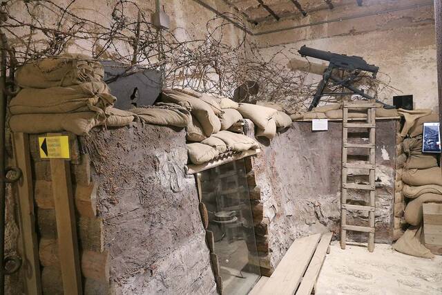 Das Festungsmuseum Gschwent zeigt den Nachbau eines Schützengrabens. (Foto: RedTD/Gerold Keusch)