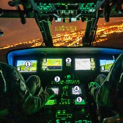 1. Garmin GDU 1250 WH „Multifunktionsdisplay“ 2. L3 „Electronic Standby Instrument System“ 3. Garmin GMC 7300 „Automatic Flight Control System Mode Controller” 4. Garmin GTC 575 „Touch Screen Controller“ 5. Avalex ACM 9454 „Cockpit Management Unit“  Foto: Bundesheer/Maximilian Fischer)