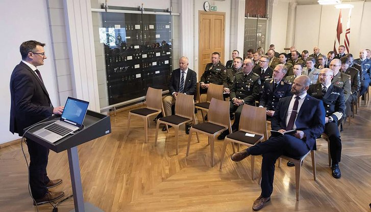 Hochrangige Vortragende unterstreichen die Qualität und Stellung des Kurses für die höhere Führungsausbildung. (Foto: Baltic Defence College)