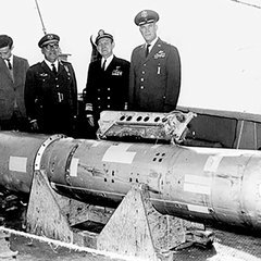 Die B28-Nuklearwaffen nach der Bergung im Mittelmeer. (Foto: U.S. Navy; gemeinfrei)