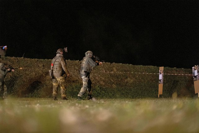 Ein Nachtschießen mit Sturmgewehr und Nachtsichtbrille. (Foto: Bundesheer/Gerald Weihs)