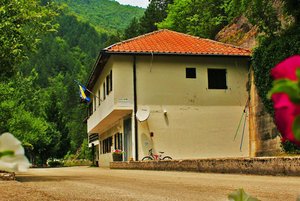 In diesem Haus befindet sich der Eingang in die unterirdische Anlage. (Foto: Prvi korak d.o.o.)