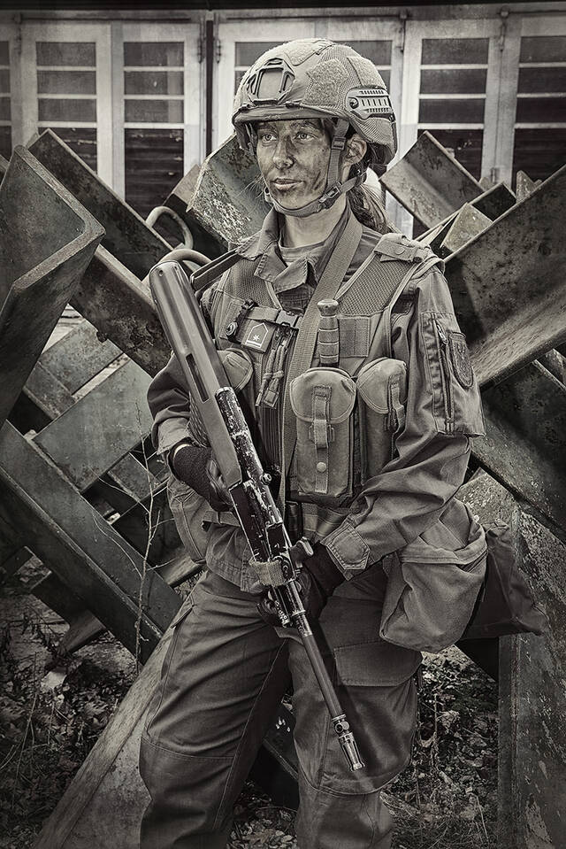 Eine Soldatin bei einer Gefechtsübung. (Foto: Bundesheer/Albin Fuss)