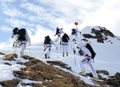 Marsch zum Gipfel. (Foto: Bundesheer/Sigi Schwärzler)