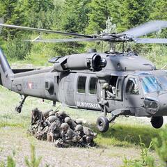 Infanteristen des Bundesheeres bei einer Luftlandeübung. (Foto: Bundesheer/Thomas Lampersberger)
