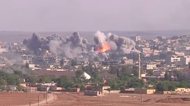 Luftangriff der Westlichen Koalition gegen einen IS-Stützpunkt in Kobane am 22. Oktober 2014.