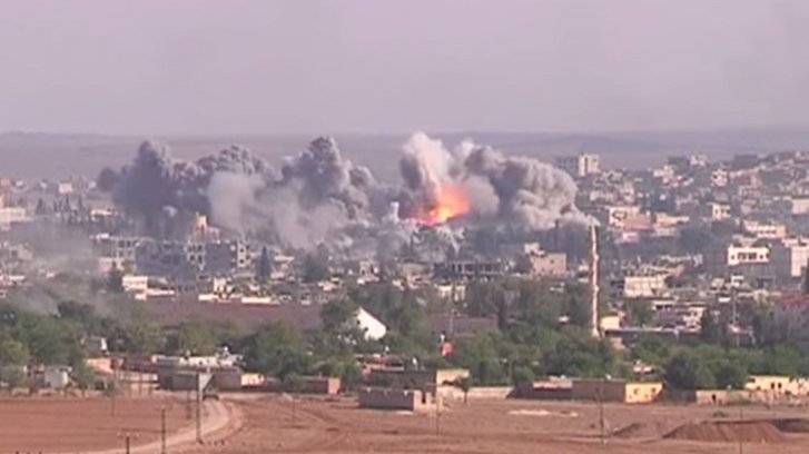 Luftangriff der Westlichen Koalition gegen einen IS-Stützpunkt in Kobane am 22. Oktober 2014.