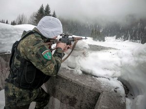 Bulgarischer Scharfschütze bei der Übung CAPRICORN 2018. (Foto: Bundesheer/Steinberger)
