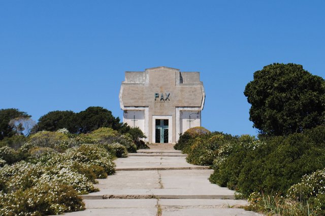 In dem 1936 erbauten Ossario liegen die Gebeine von etwa 5 000 verstorbenen k.u.k-Soldaten.