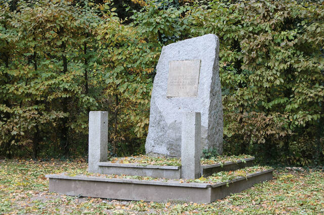 Gedenkstein für jene NS-Opfer die dort am 5. Mai 1945, dem letzten Kriegstages in Enns, erschossen wurden. (Foto: RedTD/Gerold Keusch)