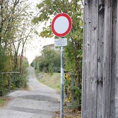 Der Römergraben im Bereich der einstigen Südwestecke des Kastells. (Foto: RedTD/Gerold Keusch)