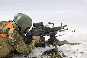 Ein Maschinengewehrtrupp der slowenischen Streitkräfte beim Scharfschießen. (Foto: Bundesheer/Gerold Keusch)