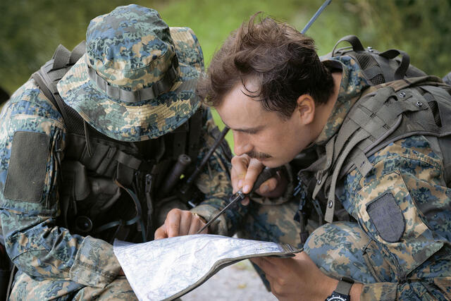 Die Kommunikation mittels standardisierter grafischer Darstellungen, meist auf Basis von Karten, müssen Unteroffiziere wie Offiziere beherrschen. (Foto: Bundesheer/Gunter Pusch)