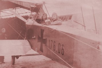 Flugzeug vom Typ Hansa Brandenburg während des Ersten Weltkrieges in Mostar. (Foto: Archiv Martinovic)