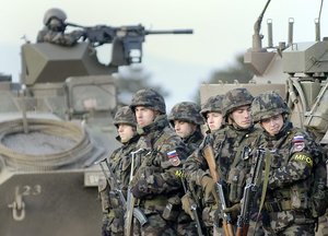 Slowenische Soldaten bei einer PfP-Übung im Jahr 2006, bei der sie mit österreichischen und deutschen Kameraden trainierten. (Foto: Bundesheer)