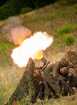 „Feuer frei!“  Der schwere Granatwerfer des ÖBH in Aktion. (Foto: Bundesheer/Rainer Zisser)