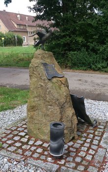 Der Gedenkstein des Denkmals bei der Herzograder Haltestelle. (Foto: Bundesheer/Gerold Keusch) 