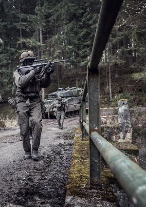 Infanteristen und Schützenpanzer beim Gefechtsdienst in Allentsteig. (Foto: Bundesheer/Trippolt)