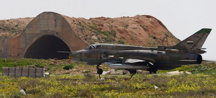 Ein Jagdbomber vom Typ Su-22M-4K der auf Shayrat-stationierten „Ba’ath Staffel 677“. (Foto: V. M.)