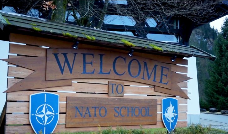 An der NATO-Schule in Oberammergau in Bayern wird jährlich im Frühjahr und im Herbst der „Host Nation Support Course“ angeboten. (Foto: U.S. Air Force/Tech. Sgt. Mari Moxley, Public Domain)