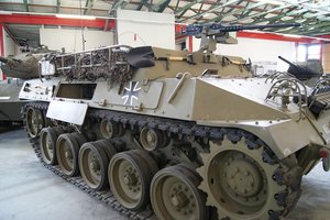 Der M-39-Schützenpanzer der Bundeswehr aus den späten 1950er Jahren war eine glatte Fehlkonstruktion. Die Soldaten konnten nur über die 2 Meter hohe Seitenwand auf- und absitzen. (Foto: M. Barthou)