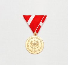 Goldene Medaille für Verdienste um die Republik Österreich (Foto: Österreichische Präsidentschaftskanzlei; gemeinfrei)