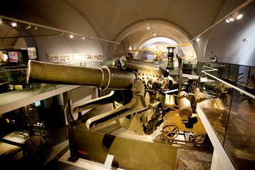 Die 38-cm-Haubitze ist das größte Ausstellungsstück des Saales. (Foto: HGM/Nadja Meister)