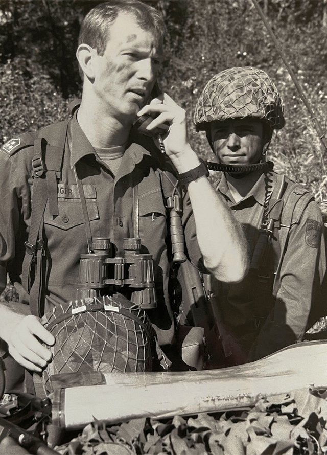 Noch immer ist die Übermittlung von Befehlen über die Sprache direkt oder über Funk die wichtigste Form der Führung. (Foto: Bundesheer/HBF)