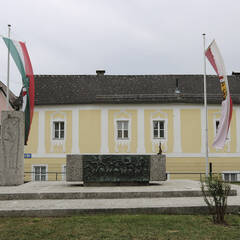 Das Kriegerdenkmal bei der Pfarrkirche St. Marien. (Foto: RedTD/Gerold Keusch)