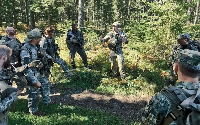 Erfahrene Ausbilder der US Army Ranger unterstützen bei der Ausbildung in den Gefechtstechniken Hinterhalt und Überfall. (Foto: Kdo7.JgBrig/JaK)