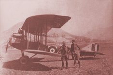 Eine ehemalige k.u.k. Albatros-Maschine in Mostar um 1920. (Foto: Archiv Martinovic/gemeinfrei) 