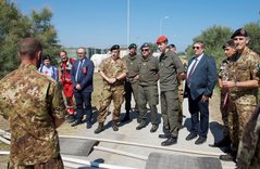 Beginn der Führung durch den gemeinsamen Stationsbetrieb der Salzwasseraufbereitung durch das technische Personal des italienischen und österreichischen Heeres. (Foto: Kommando Genio/Italienisches Heer)