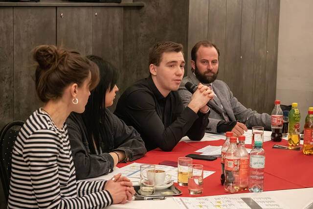 Zeitzeugen aus der Ukraine berichten über ihre Eindrücke und beantworten Fragen. (Foto: RedTD/Klara Oppenheim)