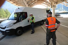 Kontrolle eines Klein-LKW. (Foto: TD/Keusch)