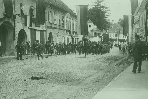 Der Einmarsch der Gendarmerie ins bereite Radkersburg im Jahr 1920.  (Foto: Archiv Mag. Mario Rauchenbichler)