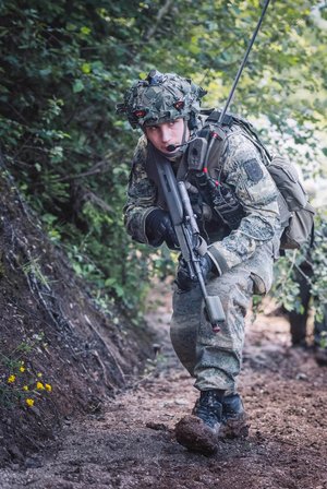 Infanterist beim Gefechtsdienst. (Foto: Bundesheer/Daniel Trippolt)