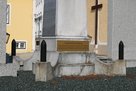 Oberwölbing 2018: Granaten als Stilelemente des Kriegerdenkmales. (Foto: RedTD/Gerold Keusch) 