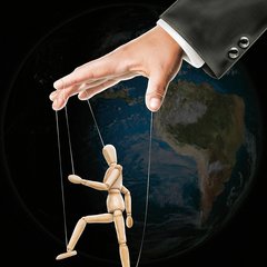 Oft ziehen unsichtbare Akteure die Fäden bei FIMI-Kampagnen. (Pixabay-KI-generiert, gemeinfrei)