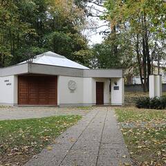 Kapelle der HUAk mit mehreren Gedenktafeln an den Wänden. (Foto: RedTD/Gerold Keusch)