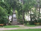 Der Obelisk des ehemaligen sowjetischen Friedhofes. (Foto: Keusch)