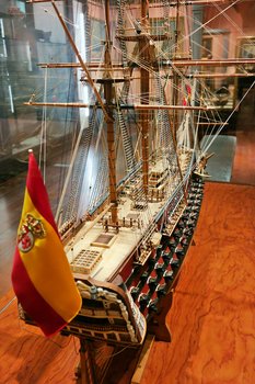 Das Marinemuseum zeigt eine große Anzahl von Schiffsmodellen. (Foto: Gabor Orban)