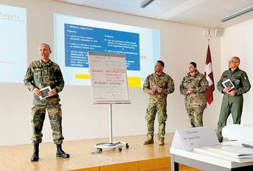 ...und bei der nachfolgenden Präsentation. (Foto: Gerald Weihs)