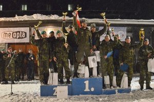 Mit einer starken Leistung konnte sich das österreichische Team den ersten Platz vor zwei tschechischen Teams sichern. (Foto: Tschechische Armee)